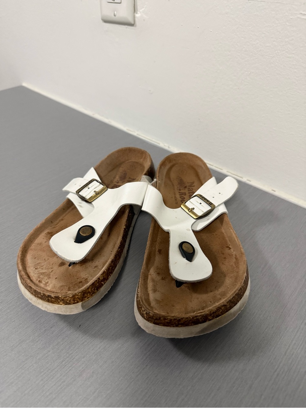 Natural Roots White Comfort Sandals – Women’s Size 9